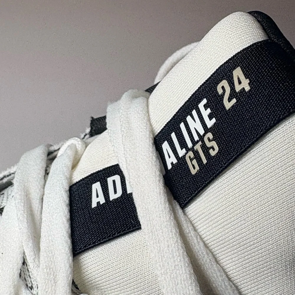 Brand New Brooks Adrenaline GTS 24 in the box. Women's size 9 🔥🔥supreme comfort - Picture 8 of 15